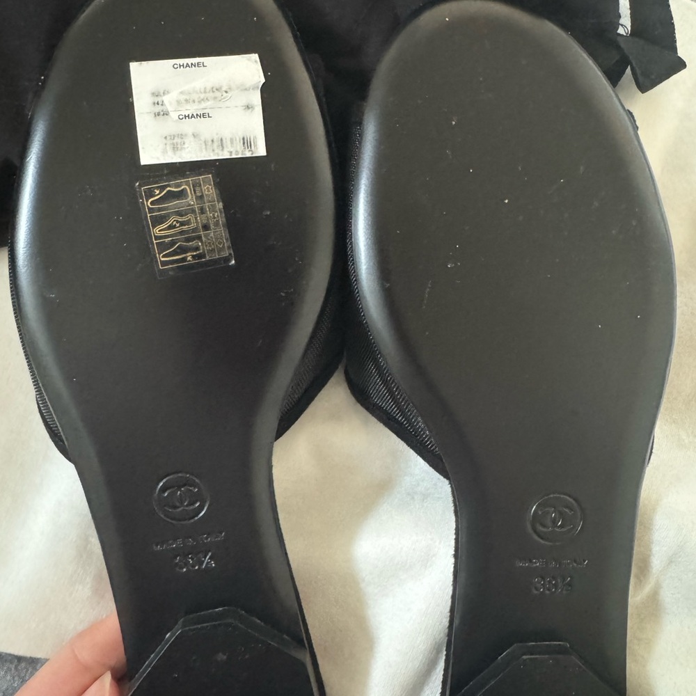 CHANEL Black Flats Minimalist Design - Picture 5 of 5